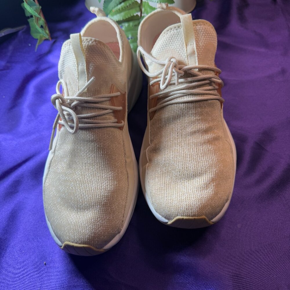 NWOT 📌 Skechers Beige/ Gold  Air Cooled Memory Foam Lace Up Athletic Gym Shoe